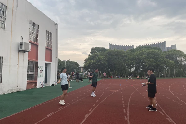 借助线上篮球训练平台在家也能追逐梦想_0